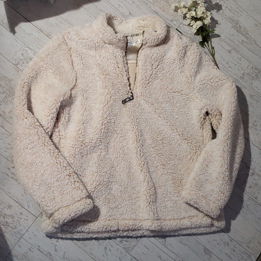 Cozy quarter zip with pockets. Medium